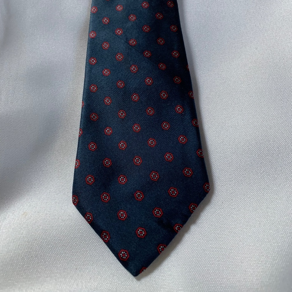 Paris Brand Beautiful All Silk Men’s Tie!